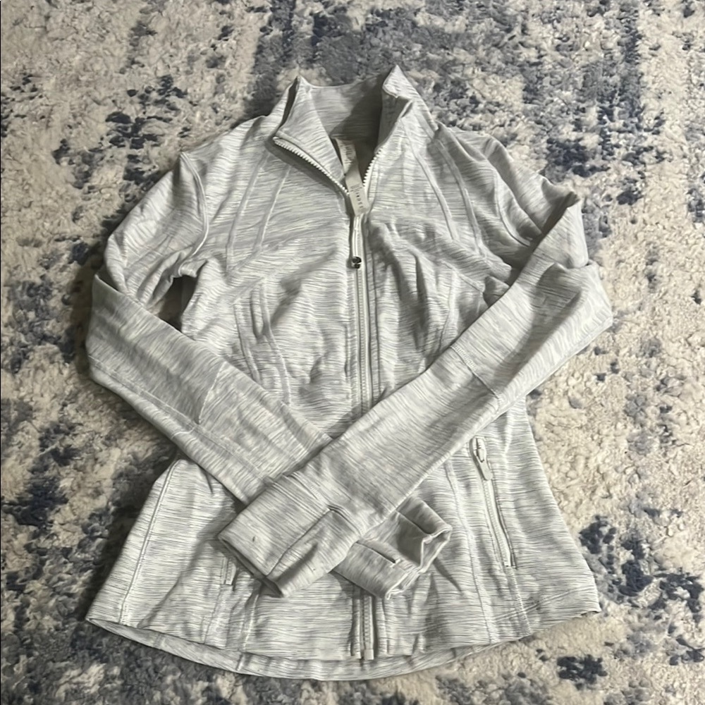 LuluLemon size 4 grey and white define jacket